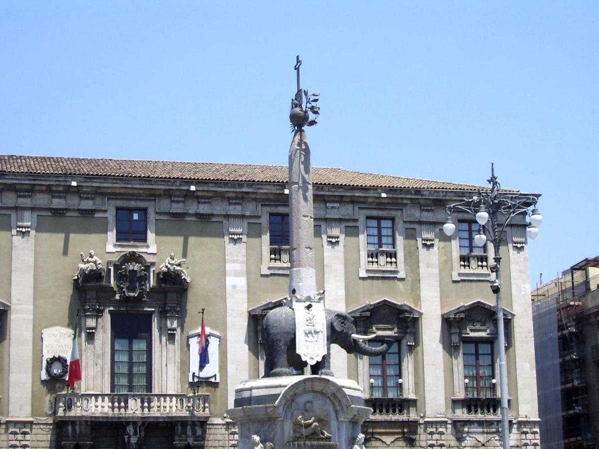 Casa Di Chiara Pieno Centro Storico Apartment คาตาเนีย ภายนอก รูปภาพ