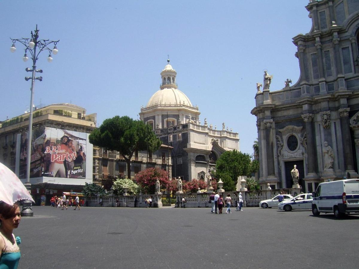 Casa Di Chiara Pieno Centro Storico Apartment คาตาเนีย ภายนอก รูปภาพ